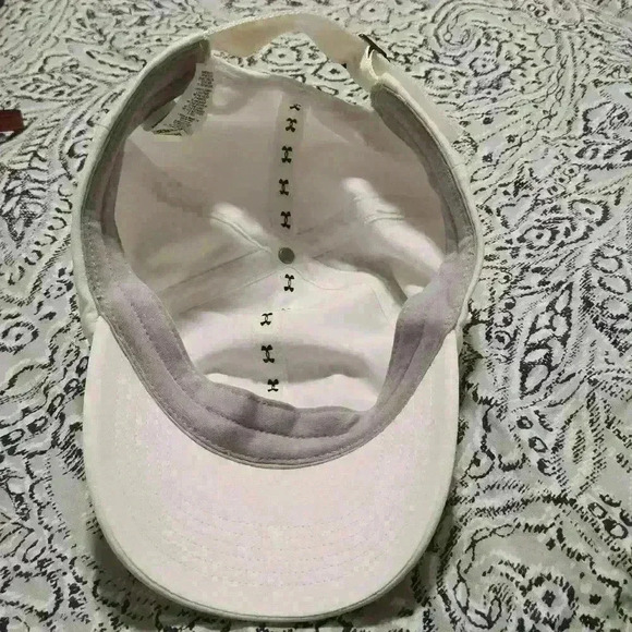 UNDER ARMOUR Hat White Adjustable Strap - Picture 3 of 3